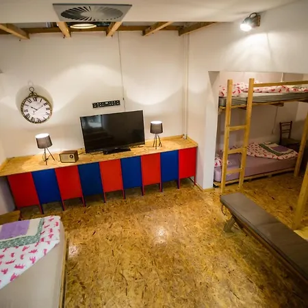 Hostel Npoznam