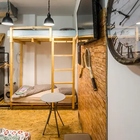 Npoznam Hostel *