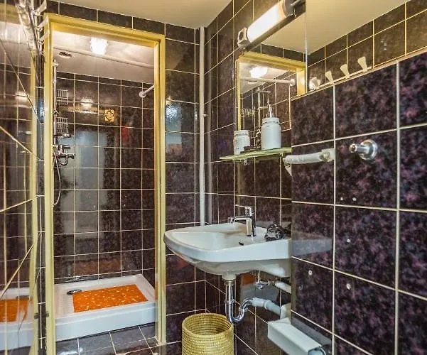 אכסניה Npoznam *